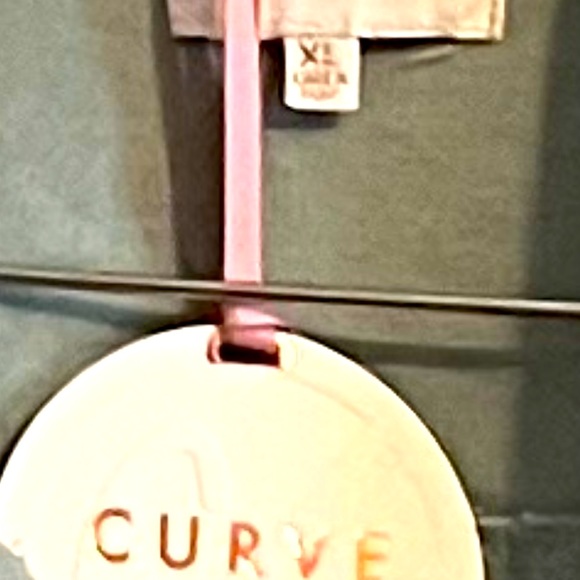 Curve Appeal XL Jean Jacket with two upper pockets and two lower pockets. - Picture 4 of 6